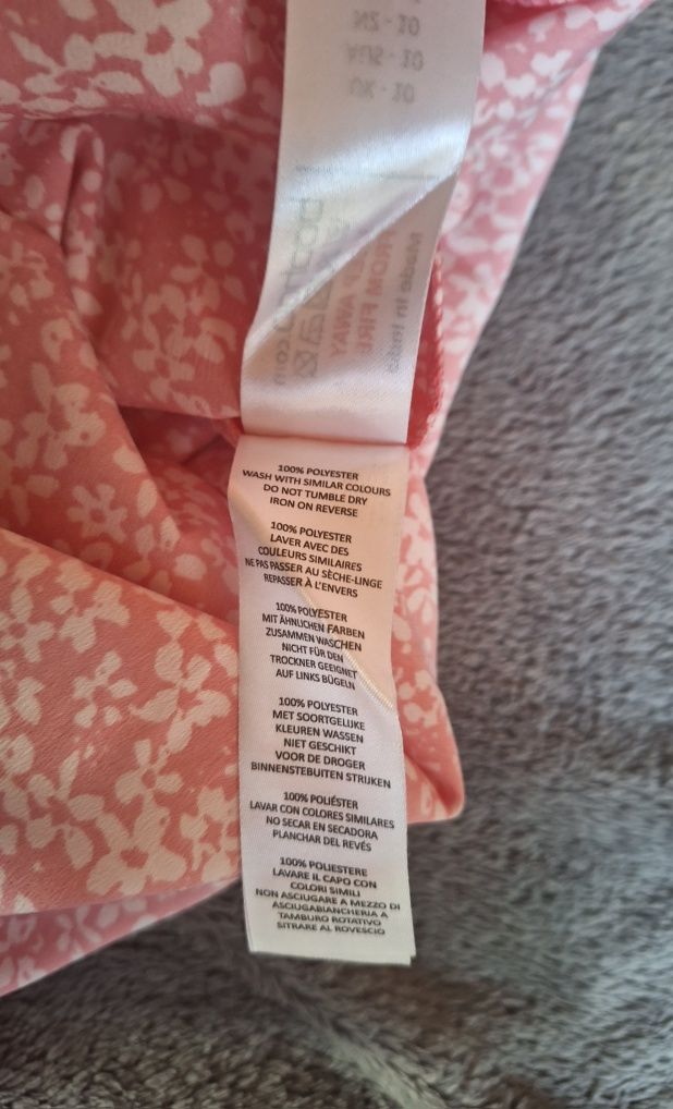 Jasnoróżowy kombinezon w białe kwiatki długość 3/4 Nowy Boohoo rozmiar