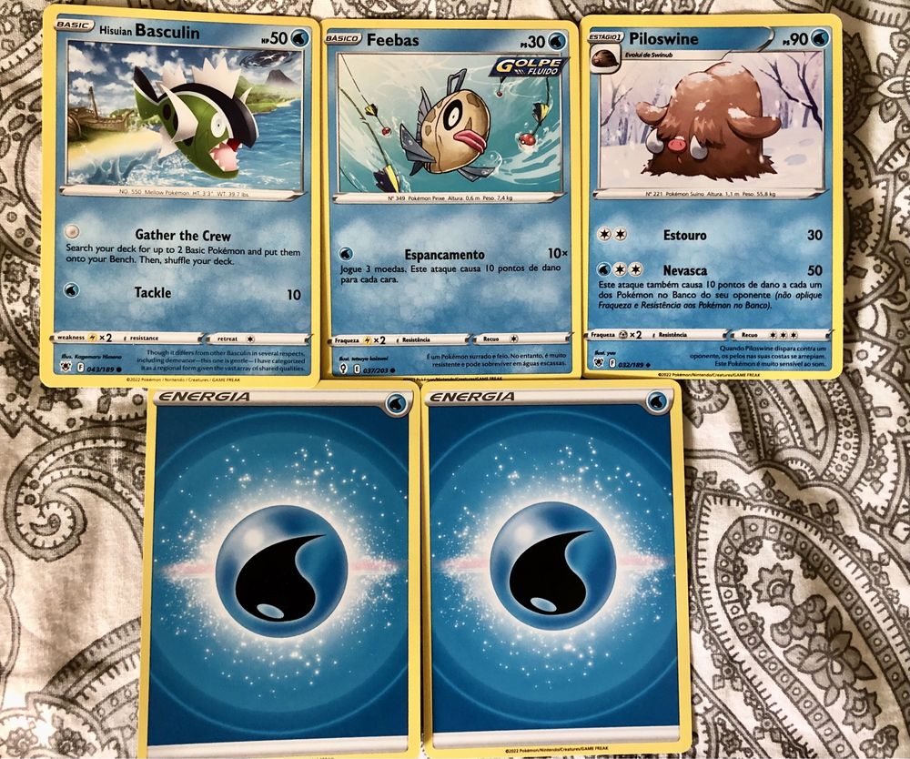 Várias cartas Pokemon