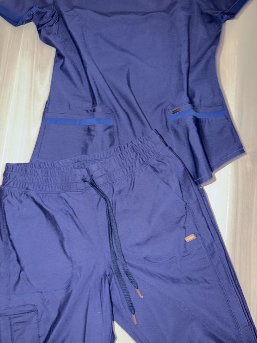 Женский медицинский костюм FORM от Cherokee 360 stretch