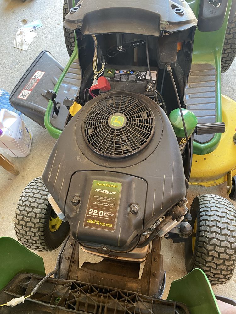 газонокосилка John Deere E130