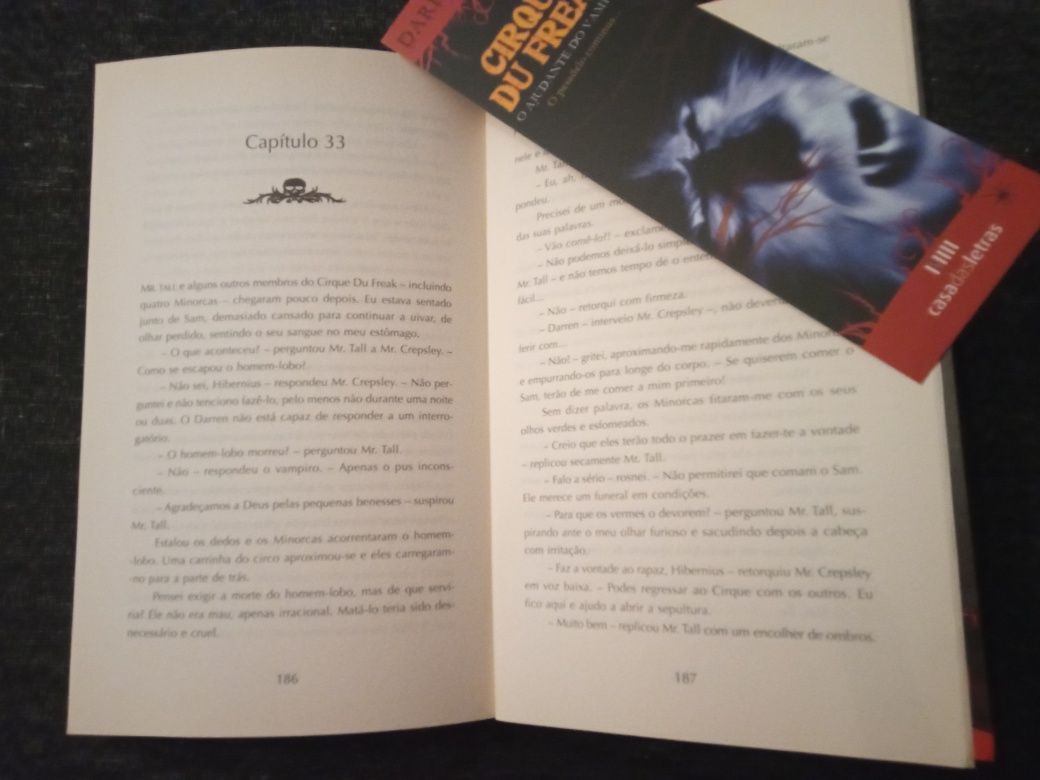 Livro de Terror "Cirque du Freak" Novo
