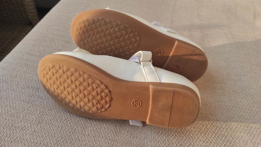 Piękne białe balerinki