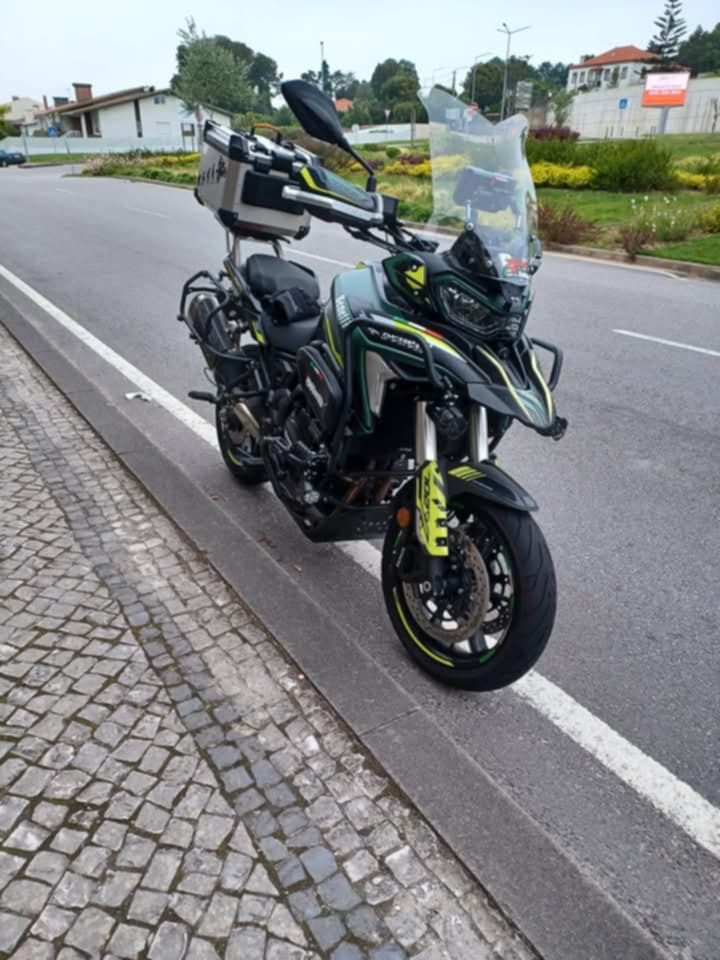 Benelli TRK 702 muitos extras
