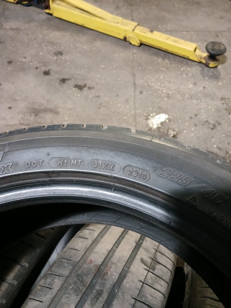 Літня резина Michelin 225/45R18