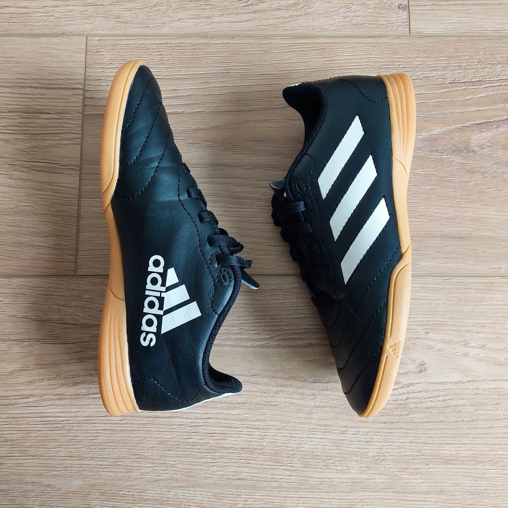 Buty halowe Adidas Goletto rozm. 33