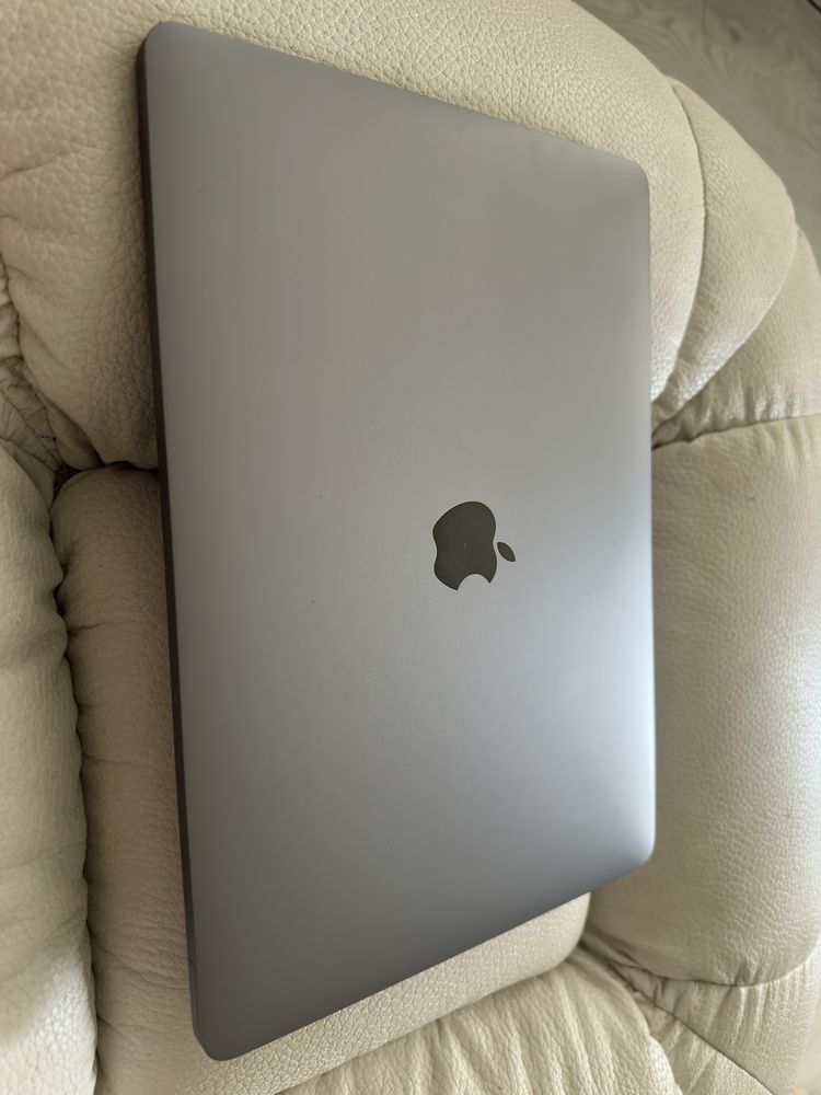 MacBook pro m2 16/256 ідеал