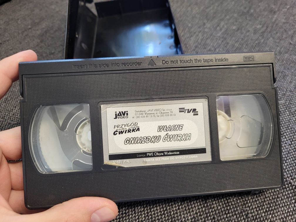 Kaseta VHS Przygód kilka wróbla Ćwirka - Własne gniazdko Ćwirka