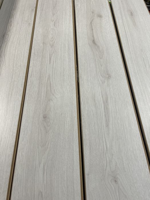 Panele podłogowe Swiss Krono Dąb Biały bielony biel 8mm AC4 Fuga