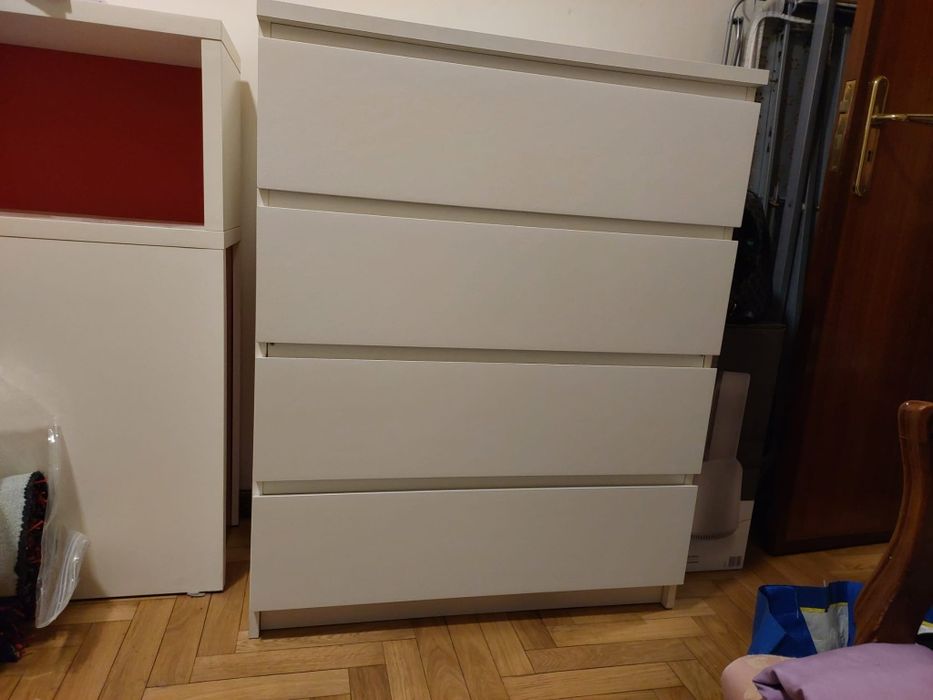 Cómoda com 4 gavetas