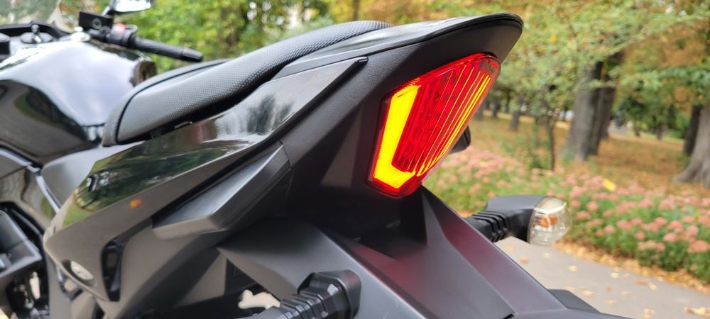 Suzuki GSX 250R, Сузукі GSR мото.