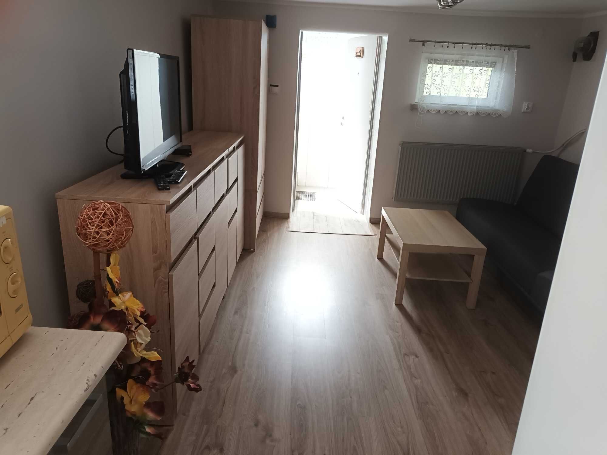 Kawalerka w suterenie w domku jednorodzinnym do wynajęcia