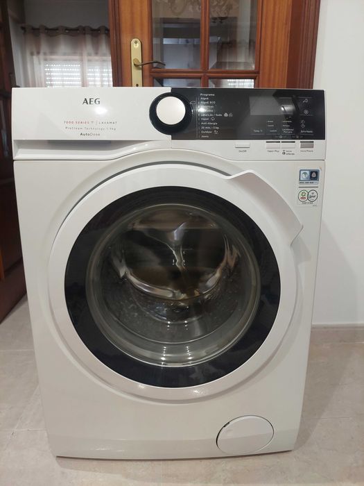Máquina de Lavar Roupa 9 kg AEG L7FBE941Q (entrega em mão)
