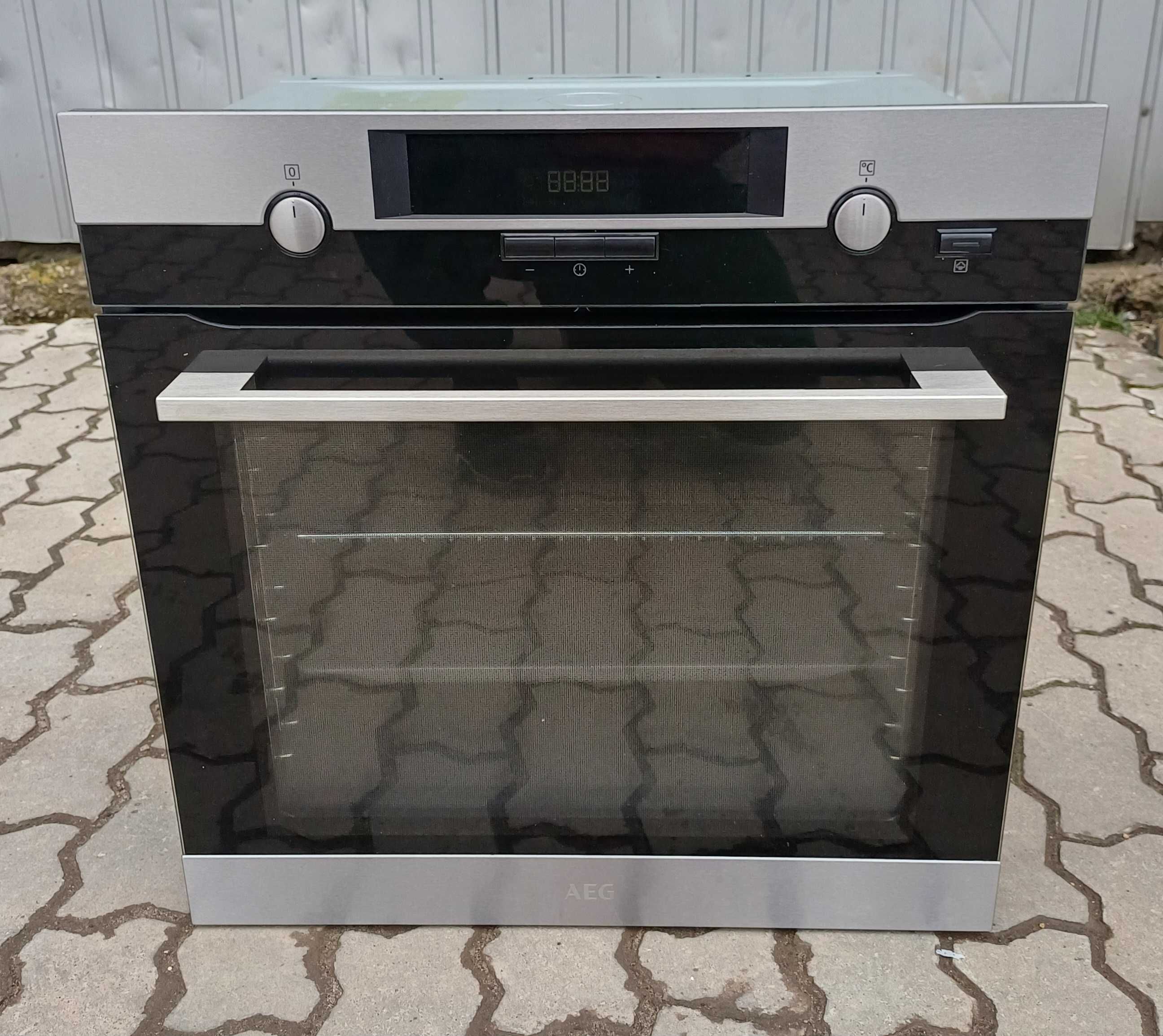 AEG 6000 SteamBake Вбудована Духова шафа духовка BER455120M 71 л пар