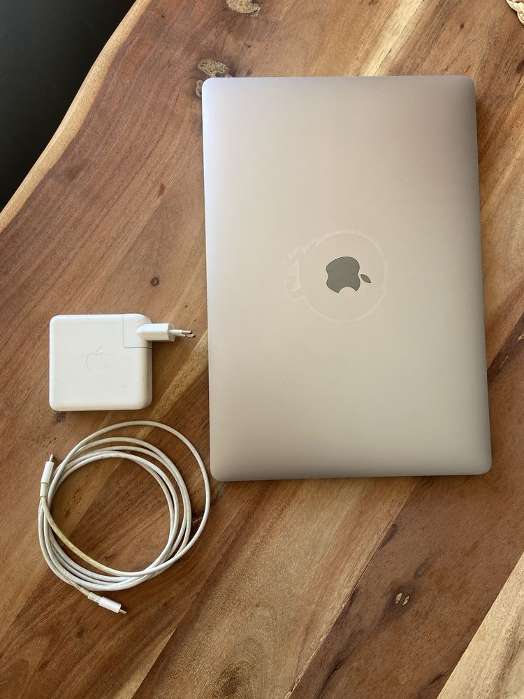 Macbook Pro 2018, 15”, i7 16RAM 256GB