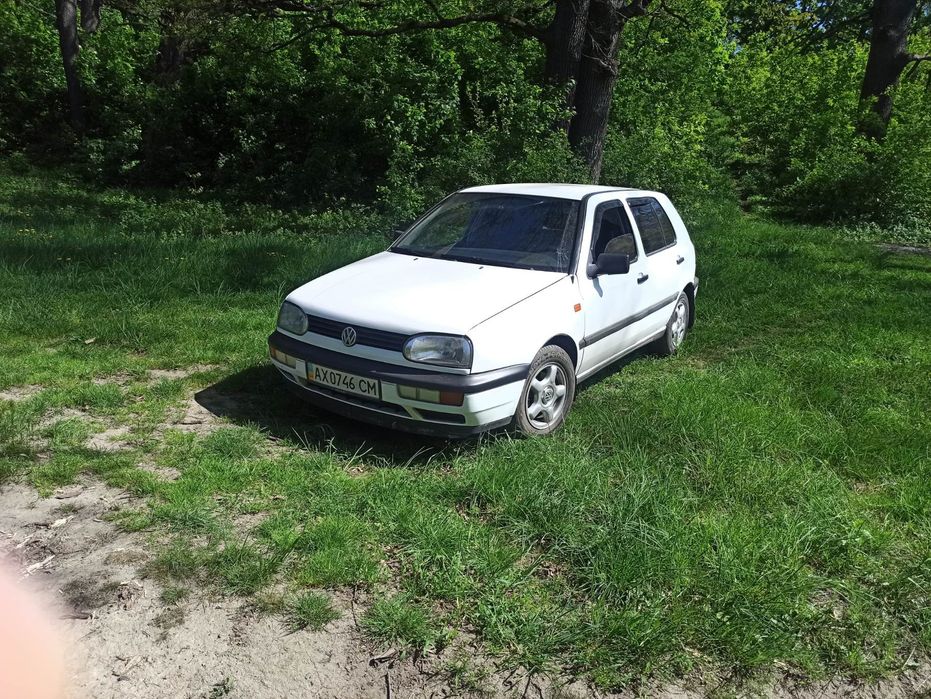 Гольф 3. 1.8, 1997 года.