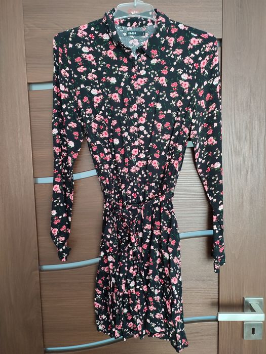 Sukienka damska w kwiaty z długim rękawem