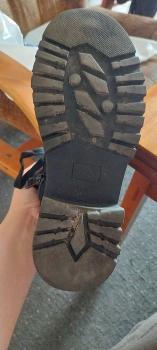 Sprzedam zamszowe trapery dla dziewczynki z firmy DeeZee