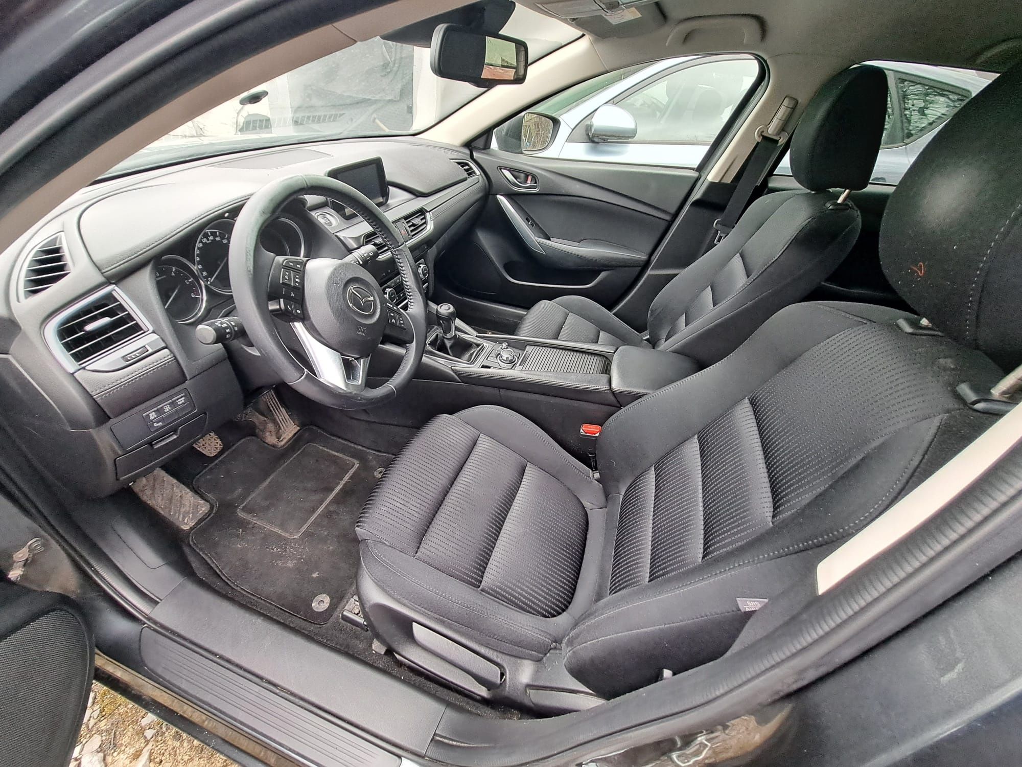 Mazda 6 2.2 d lift  lekko uszkodzona pali jezdzi