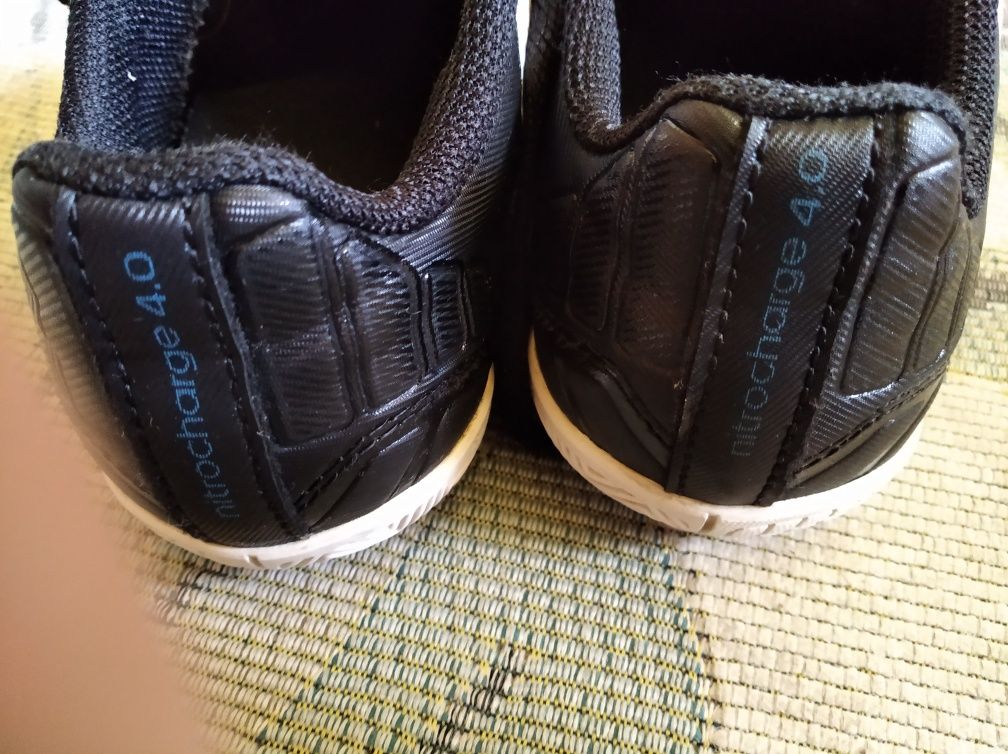 Buty  sportowe Adidas chłopięce rozmiar 29, wkładka 17,5
