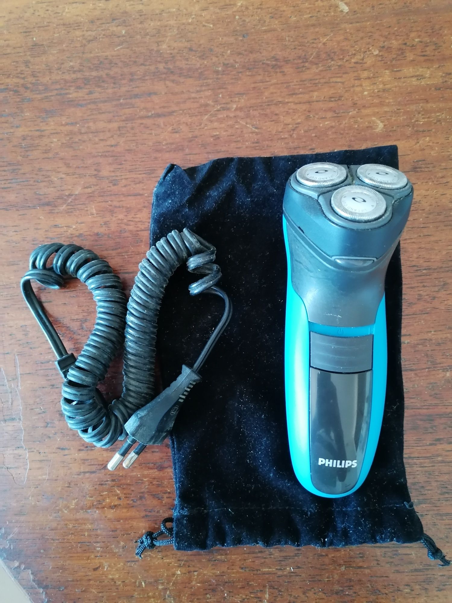 Maquina de Barbear Philips 220v