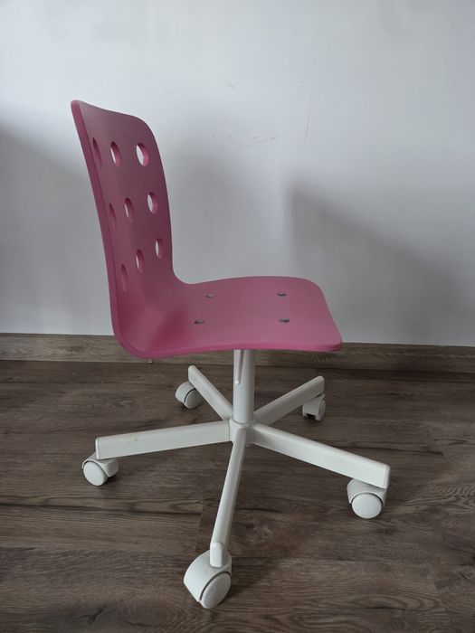 Krzesło do biurka Ikea różowe, regulowana wysokość