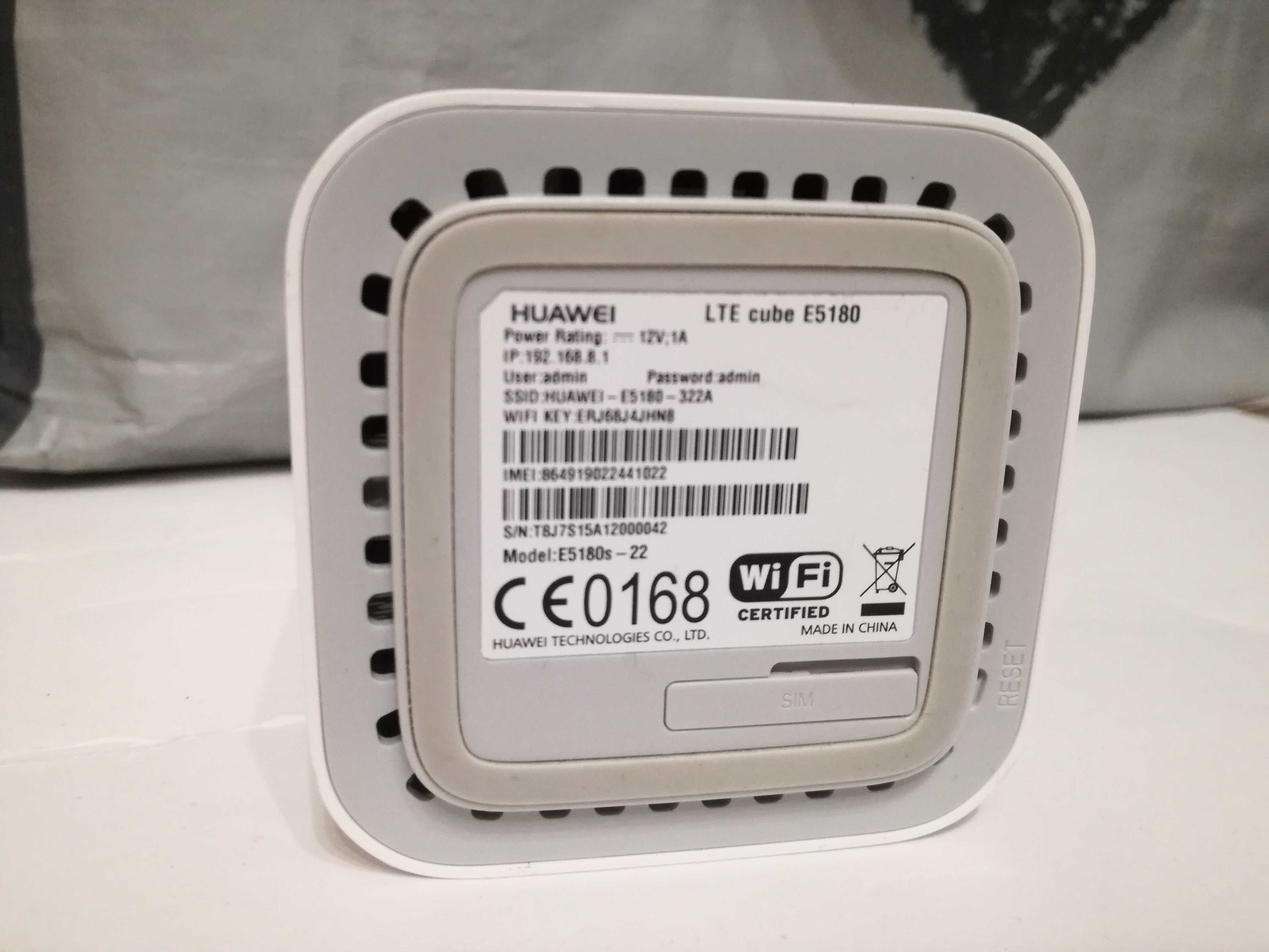 WiFi роутер huawei lte cube e5180
