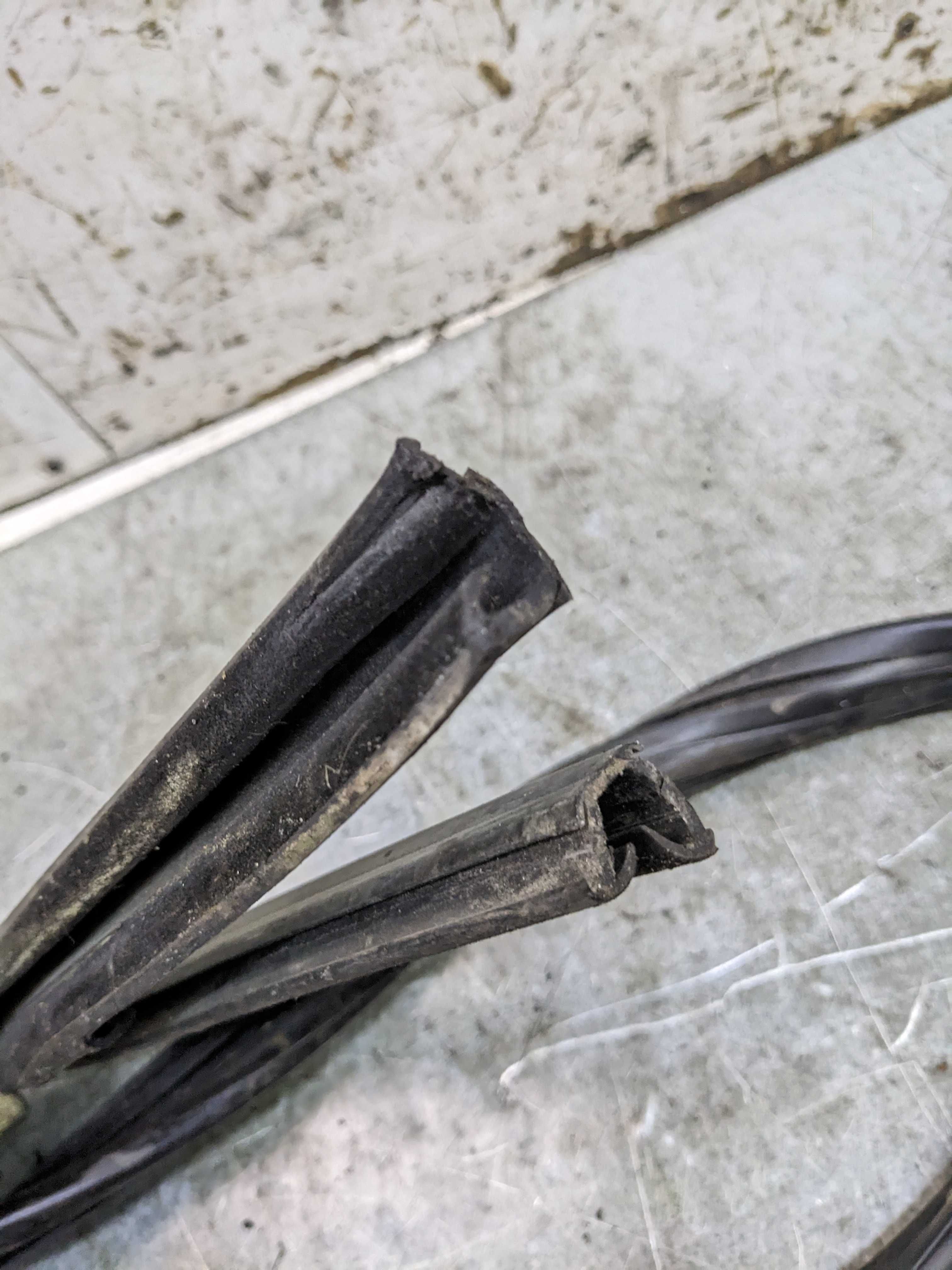 Opel Corsa D 3D Uszczelka Drzwi Prawa