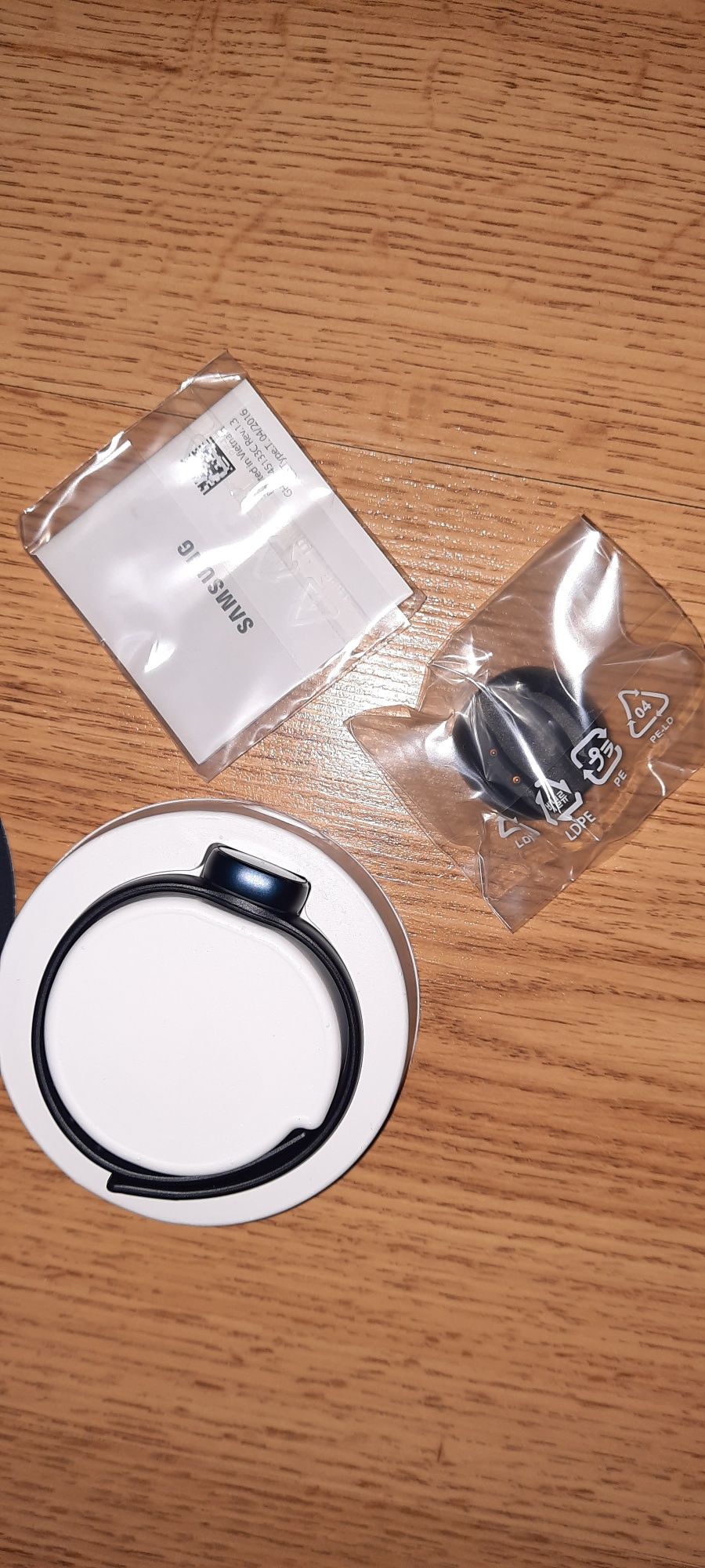 Новый  фитнес браслет Samsung Charm EI-AN920
