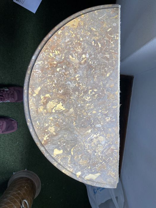 Mesa antiga em latao com tampi de pedra