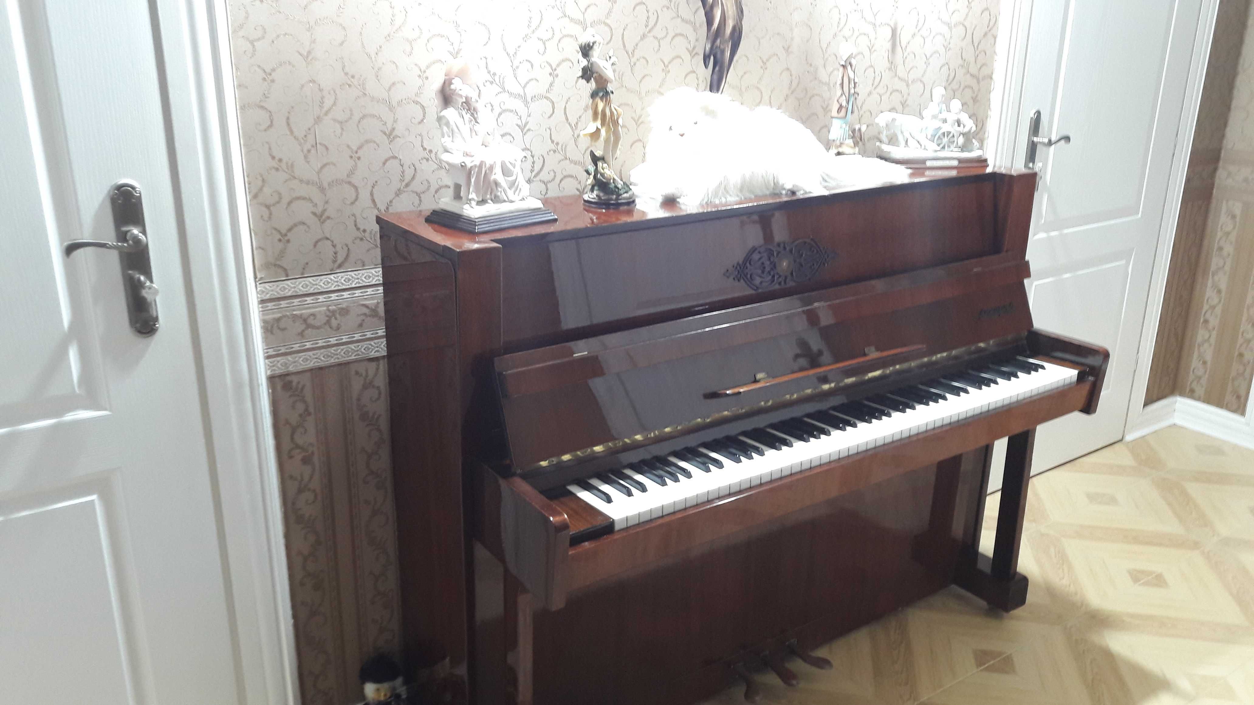 Pianino M-110 z mechanizmem Langera