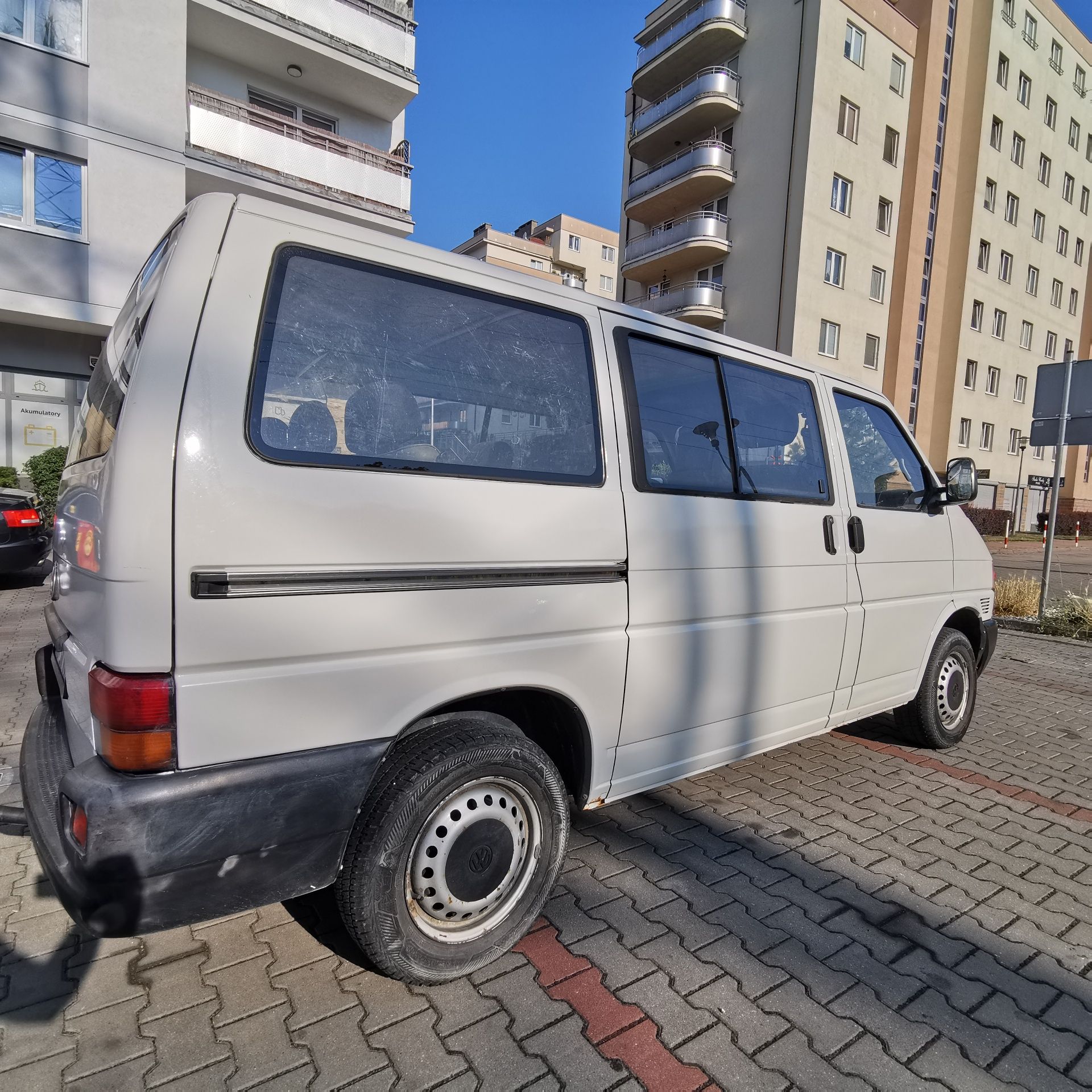 Sprzedam VW Transporter 1.9 TD
Pojemność silnika: 1 896 cm³
M