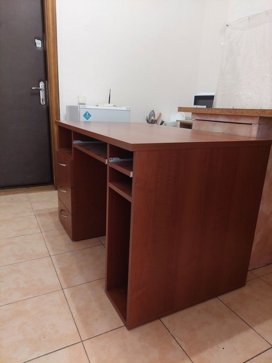 Продам стіл письмовий шкільний