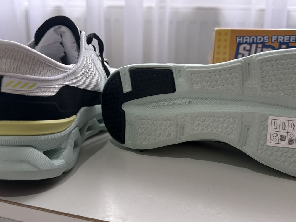 Кросівки жіночі Skechers