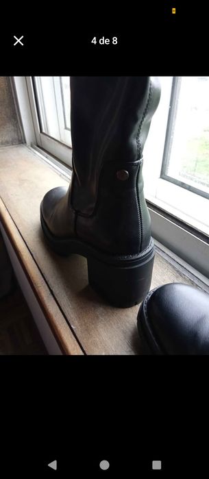 Botas pretas novas
