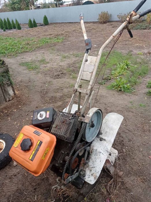 Мотоблок в робочому стані