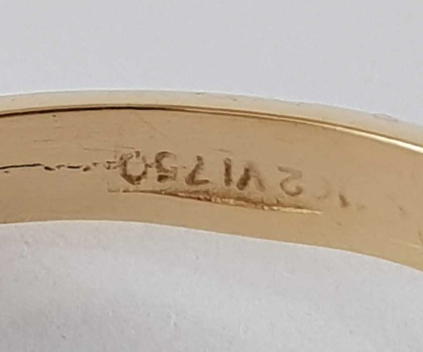 Złoty pierścionek próby 750, zdobiony 10 rubinami 0,35 ct