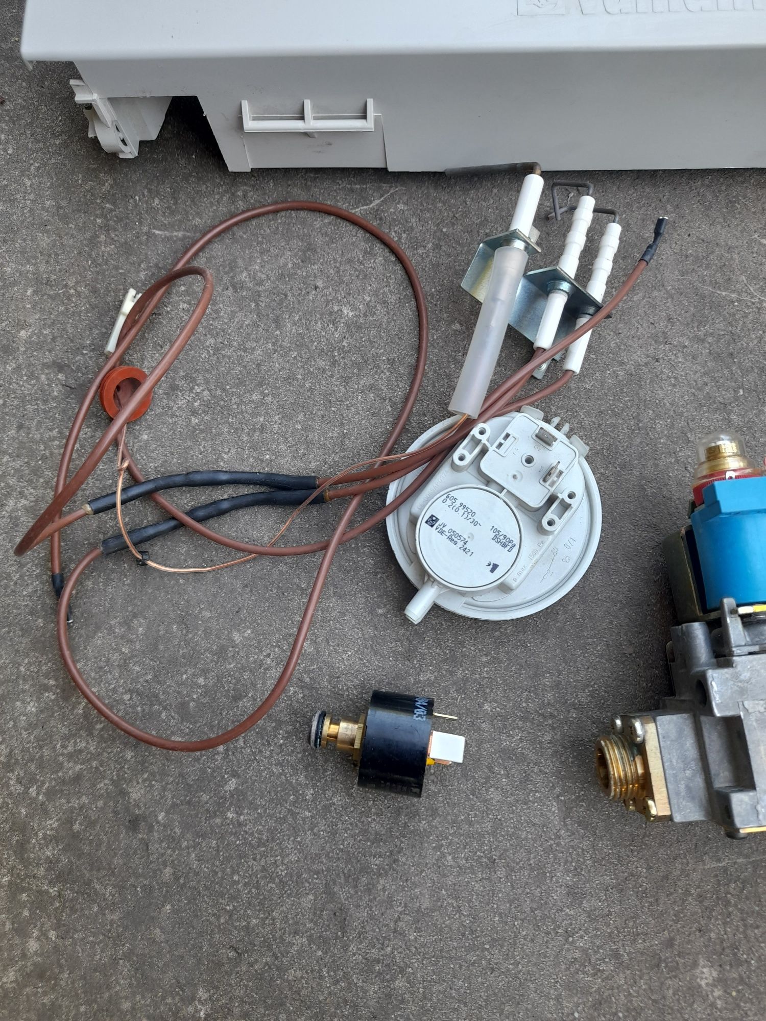 Продам запчастини до котла Vaillant Turbo tec exclusive