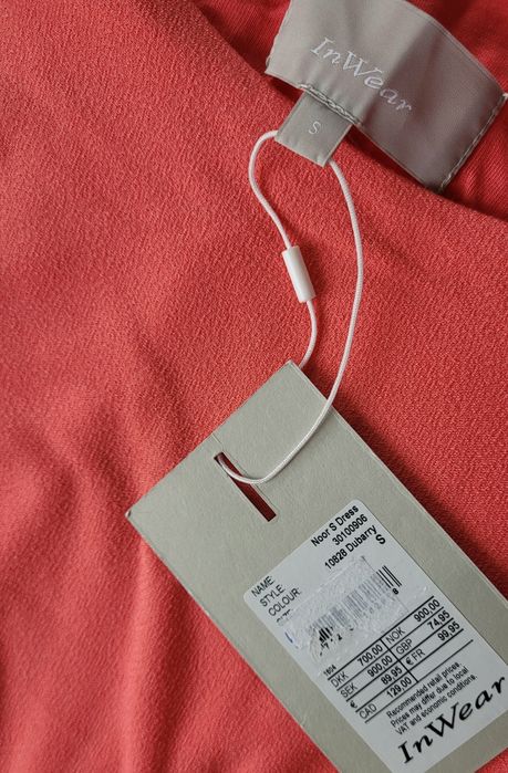Nowa sukienka midi bez rękawów z marszczeniem w talii maskująca brzuch