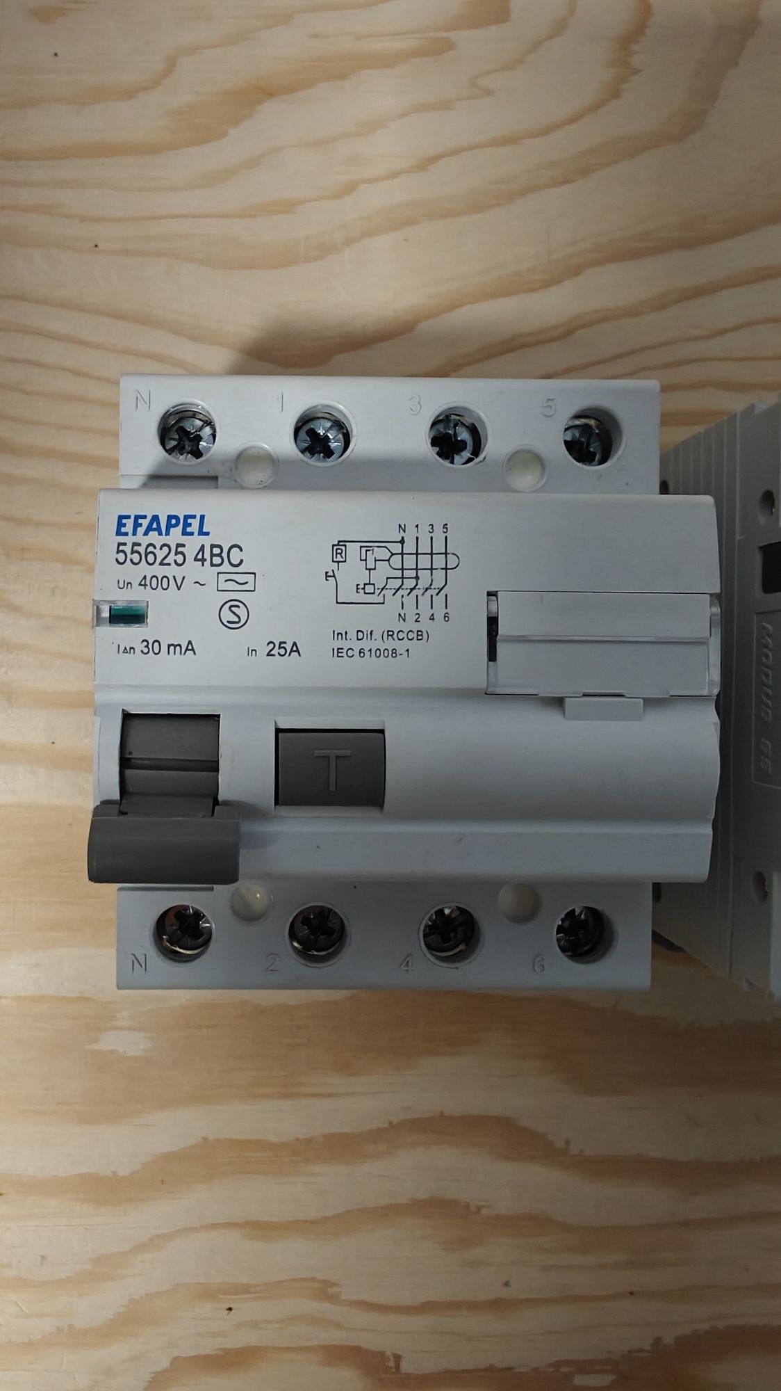 Material eléctrico Efapel