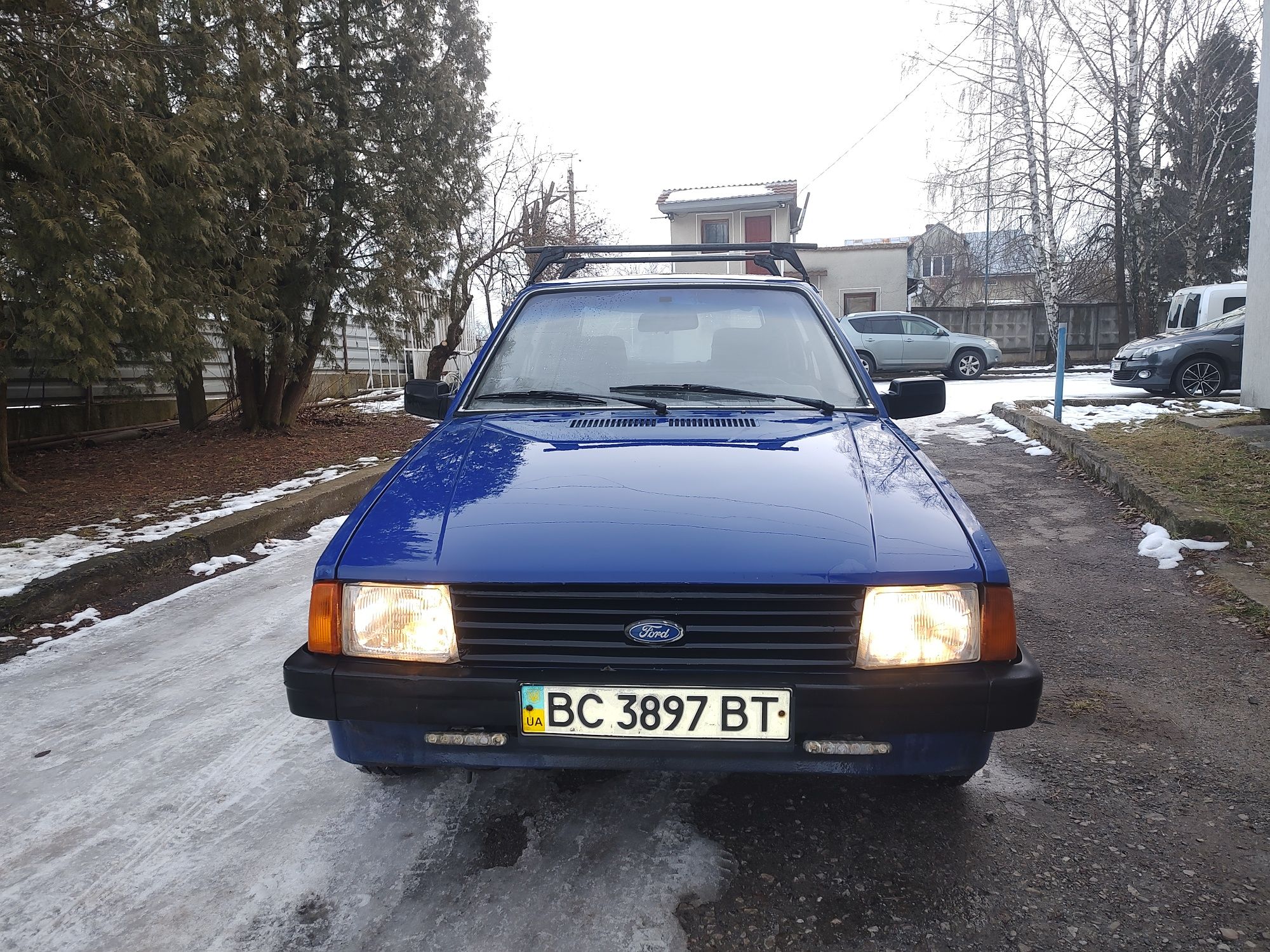 Ford escort 1,1 хороший стан один власник 20 років диски з XR