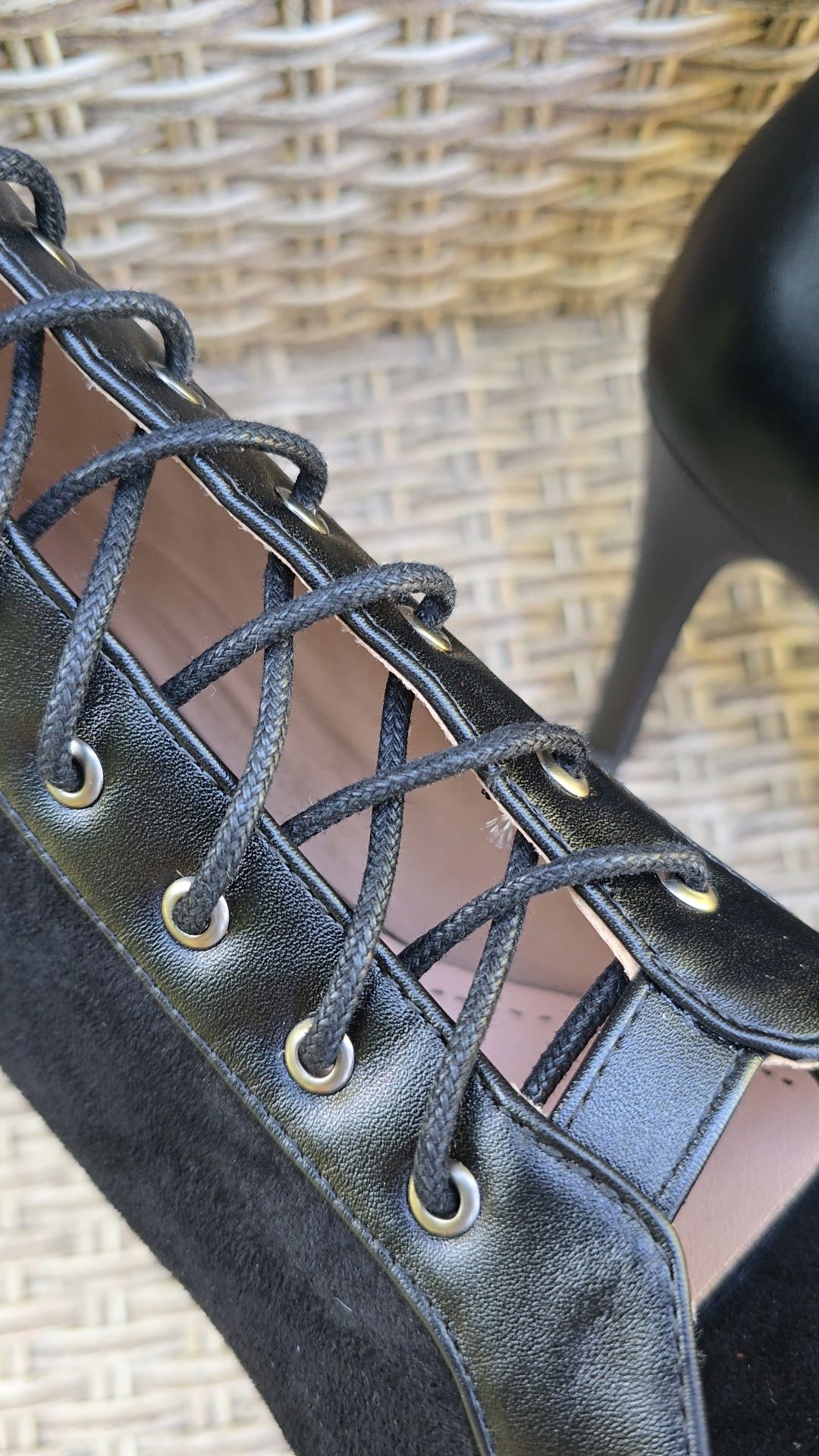 37 розмір, 23,5 см . Heels 9 см , хілси