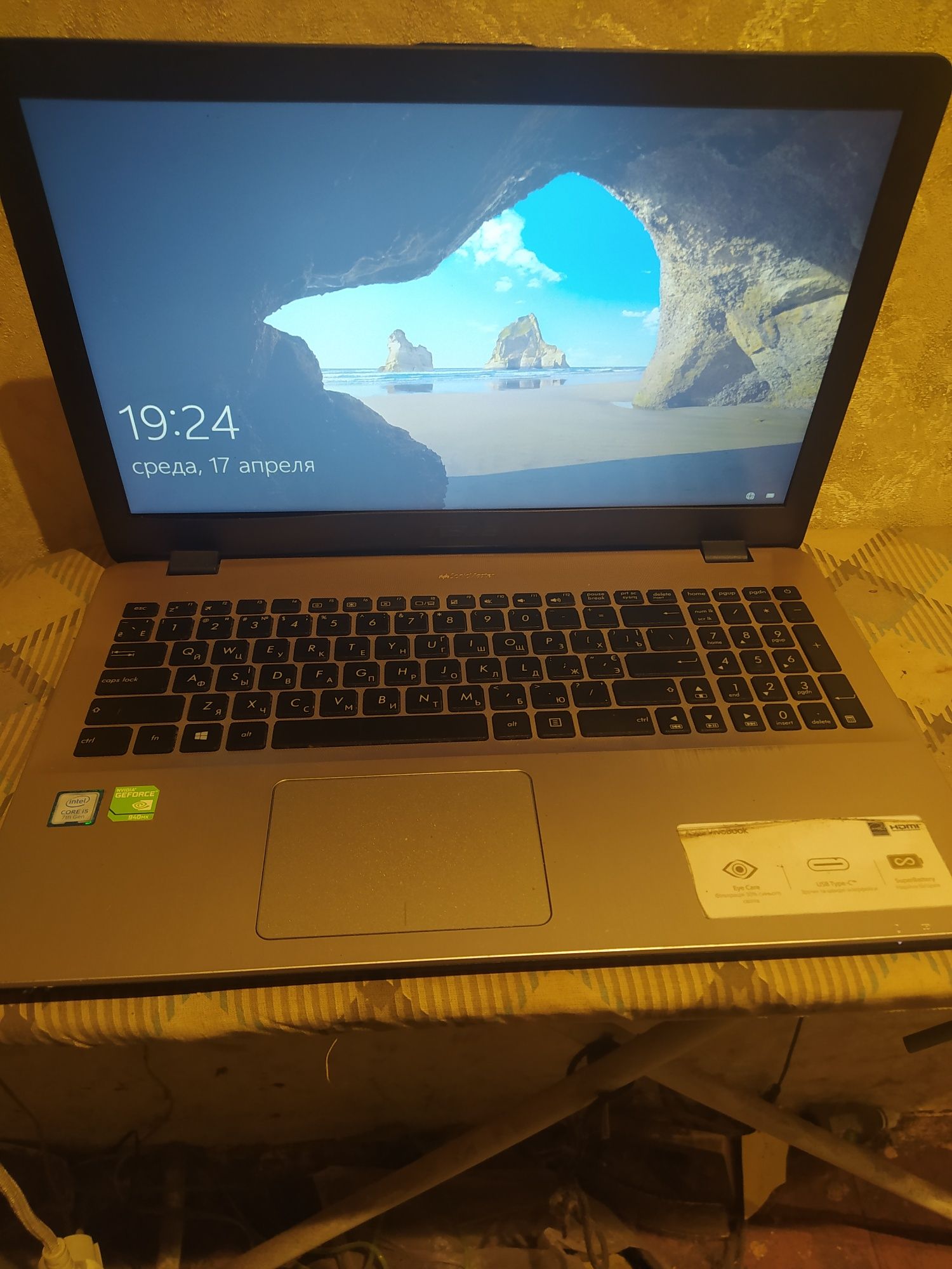 Продам ноутбук asus r542 u