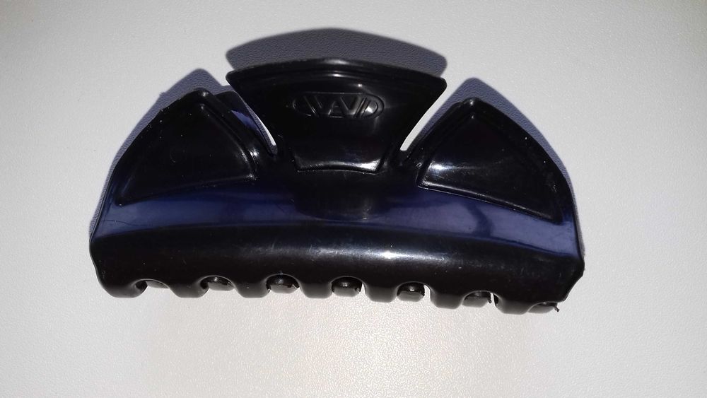 продам заколки разные.