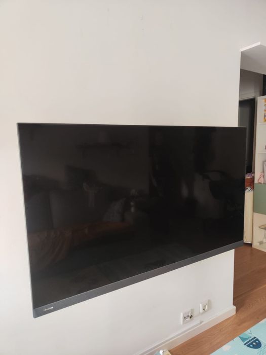 Televisão Hisense 55’’ com suporte de parede