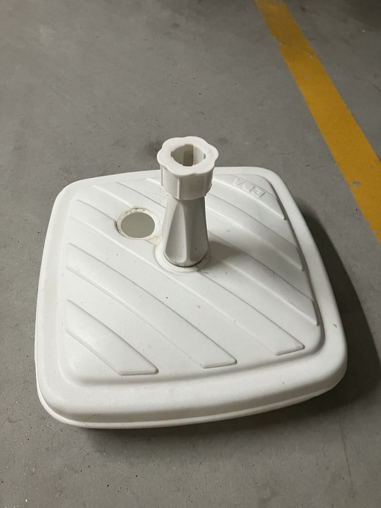 Base guarda sol em plastico branco