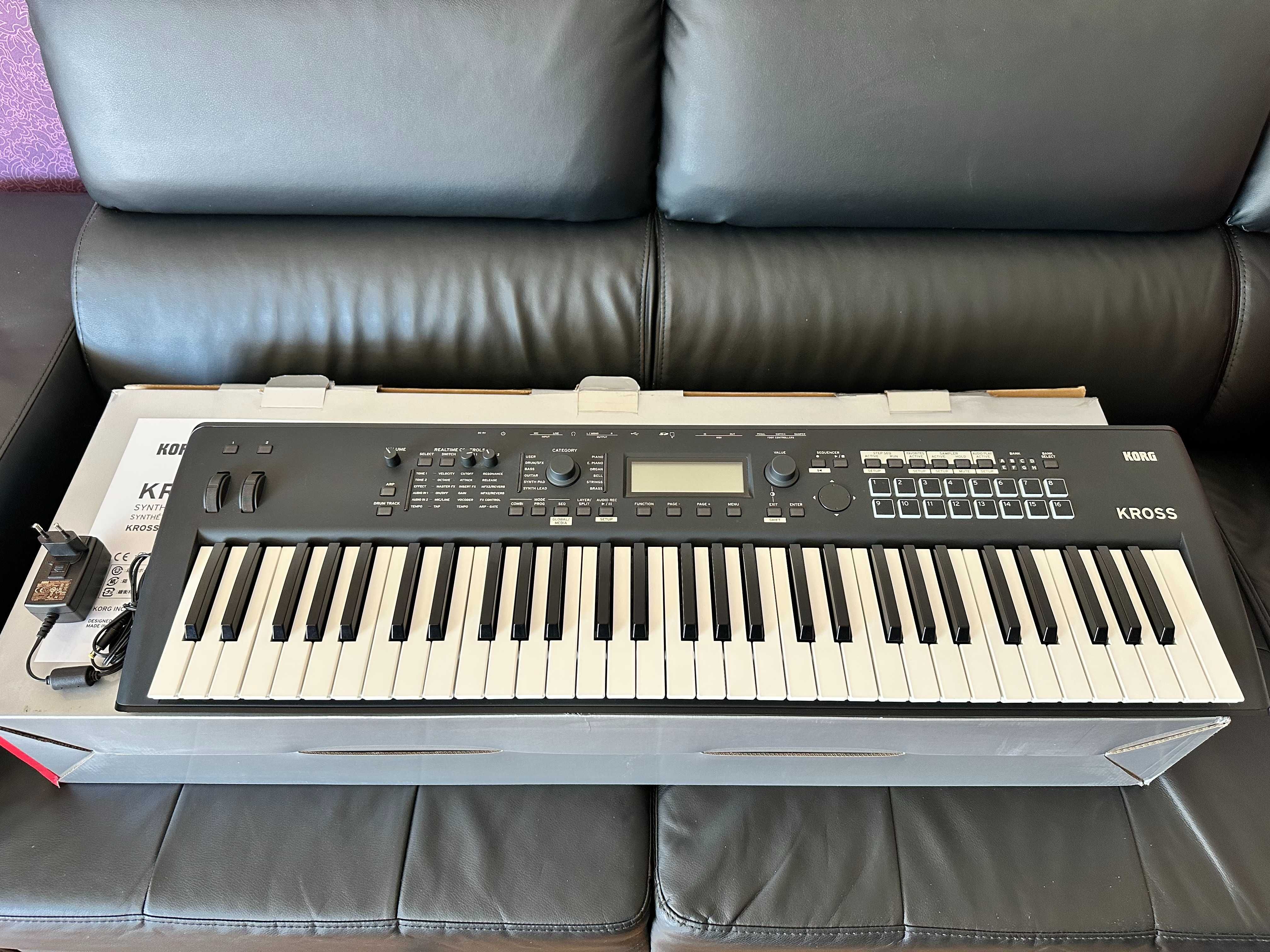 Teclado KORG KROSS 2 - Na Caixa! (Pouquíssimo uso!)