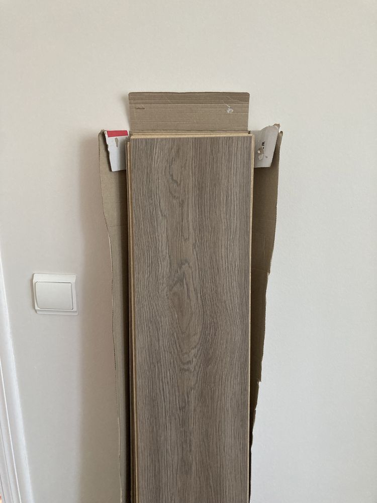 Vendo piso EGGER EPL180 AquaStop com apenas 2 anos de utilizaçao 270€