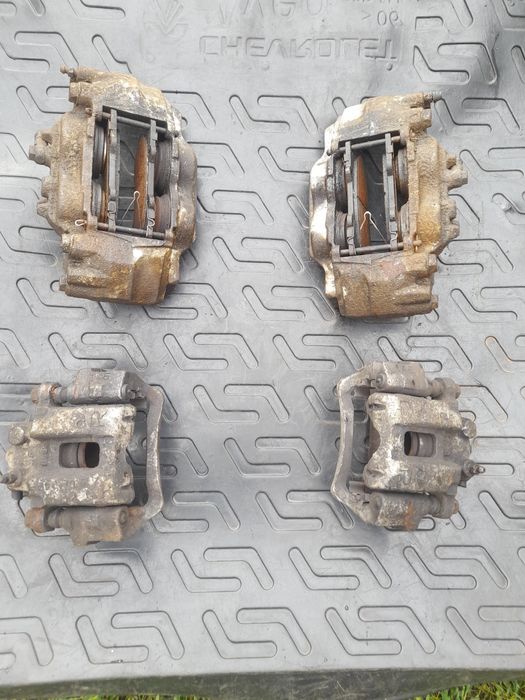 Суппорта для Митсубиси Паджеро Вагон 4