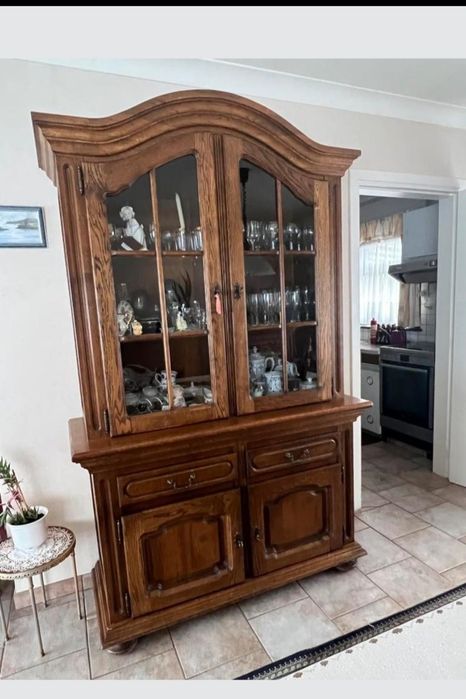 Kredens Dębowy Sprzedam.