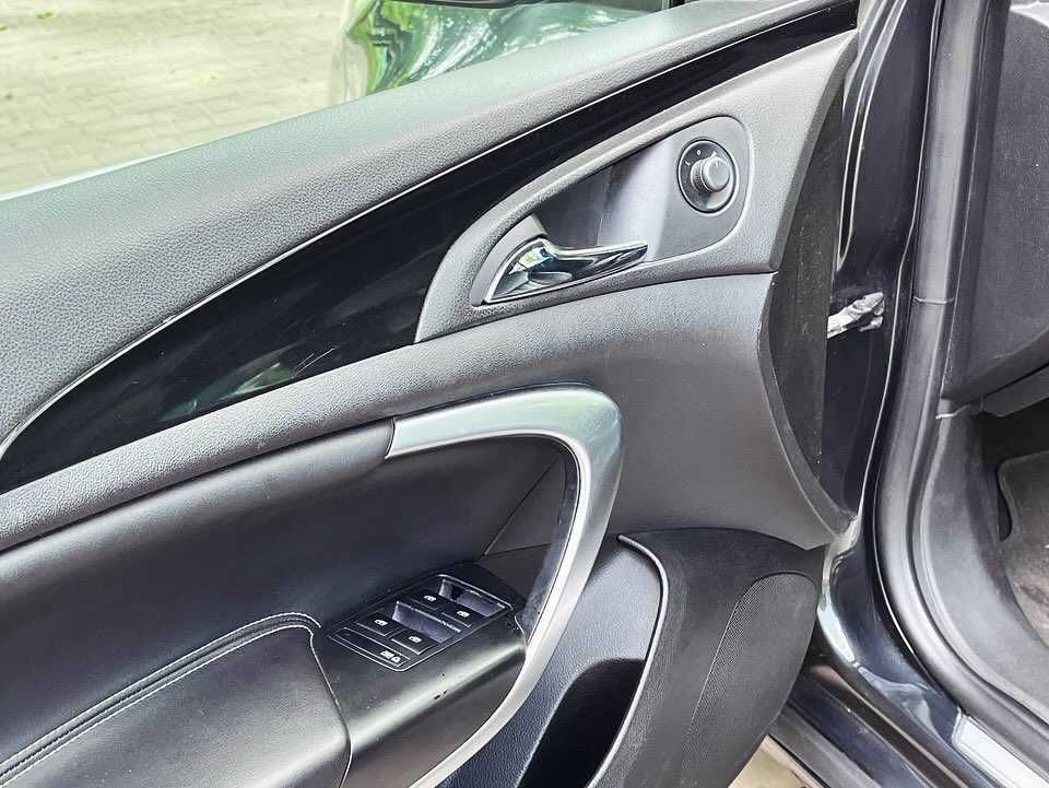Продается отличный автомобиль представительского класса.